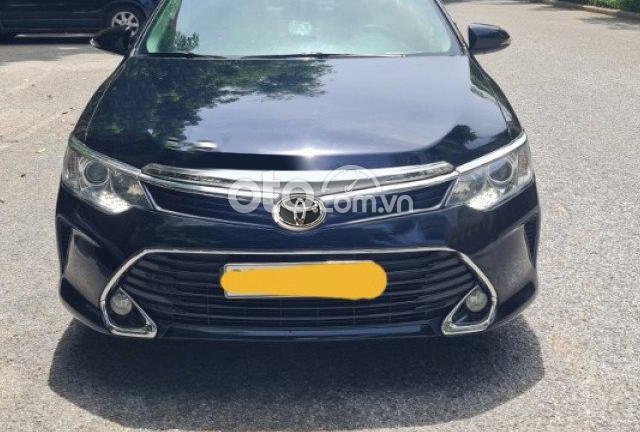 Cần bán gấp Toyota Camry 2.0E sản xuất năm 2017, màu đen, 730 triệu0