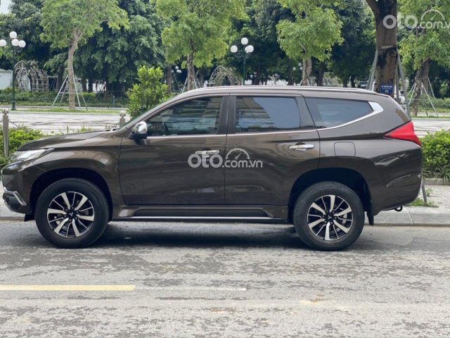 Cần bán gấp Mitsubishi Pajero Sport đời 2018, màu nâu, xe nhập còn mới0