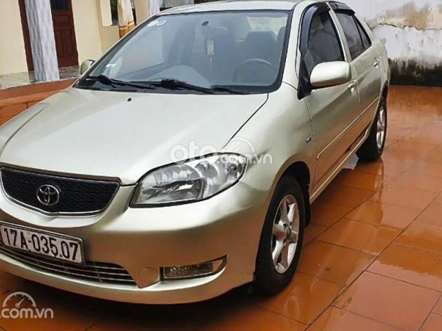 Cần bán Toyota Vios đời 2004, màu bạc như mới0