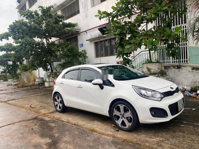 Cần bán lại xe Kia Rio đời 2014, màu trắng, nhập khẩu nguyên chiếc0