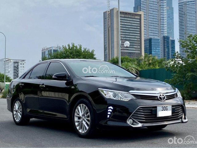 Cần bán Toyota Camry 2.5G sản xuất năm 2016, màu đen còn mới, giá 735tr