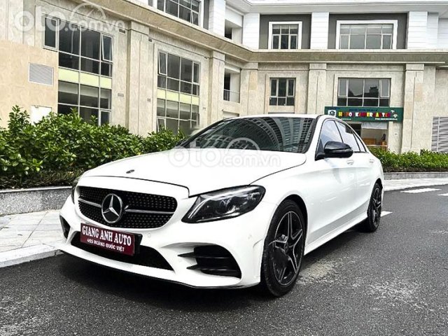 Bán ô tô Mercedes C300 năm 2019, màu trắng0