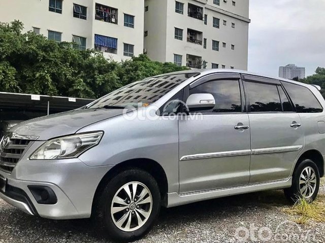 Cần bán Toyota Innova E đời 2015, màu bạc, 410 triệu