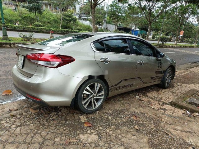 Cần bán gấp Kia Cerato năm sản xuất 2016