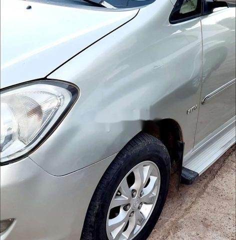 Cần bán Toyota Innova sản xuất 2007, màu bạc, giá chỉ 240 triệu