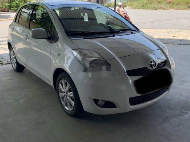 Bán xe Toyota Yaris sản xuất năm 2009, màu trắng, nhập khẩu còn mới, giá 310tr0