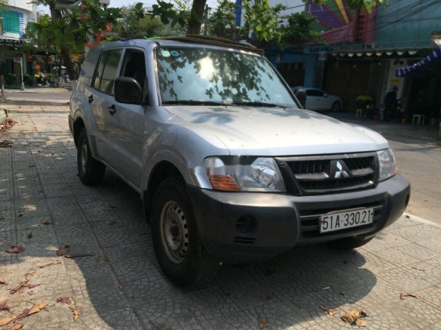 Bán ô tô Mitsubishi Pajero năm sản xuất 2006, màu bạc, xe nhập