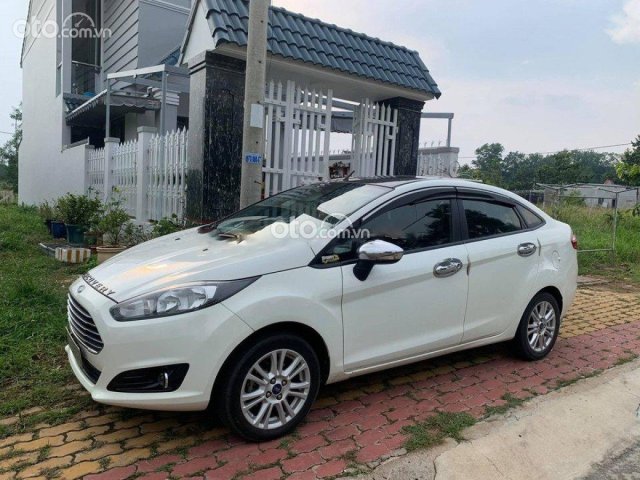 Bán Ford Fiesta Trend 1.5 AT đời 2015, màu trắng còn mới