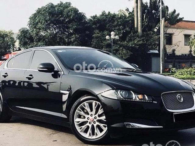 Cần bán gấp Jaguar XF 2.0 AT sản xuất năm 2015, màu đen, nhập khẩu còn mới0