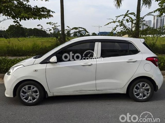 Bán Hyundai Grand i10 1.0 MT sản xuất 2017, màu bạc còn mới, 225 triệu