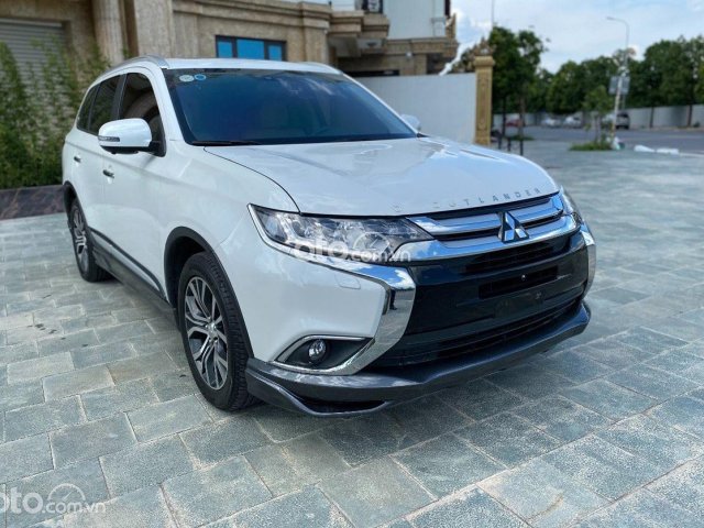 Cần bán Mitsubishi Outlander 2.4 CVT Premium đời 2018, màu trắng còn mới0