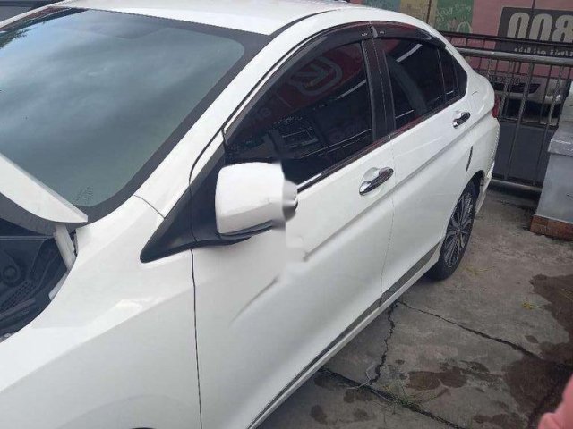 Cần bán gấp Honda City đời 2020, màu trắng, nhập khẩu xe gia đình