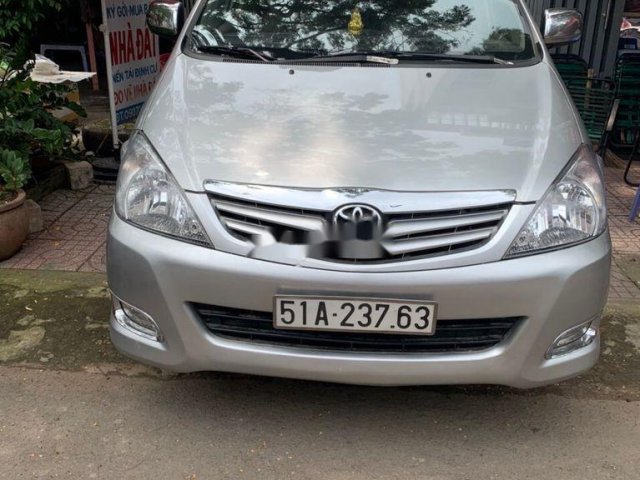 Bán Toyota Innova G đời 2011, màu bạc0