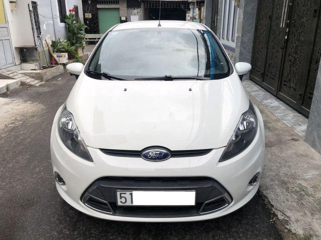 Bán ô tô Ford Fiesta năm sản xuất 2012, màu trắng còn mới0