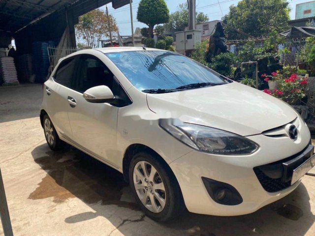 Cần bán xe Mazda 2 đời 2015, màu trắng, nhập khẩu, 300 triệu0