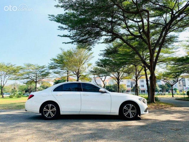 Xe Mercedes đời 2019, màu trắng còn mới0