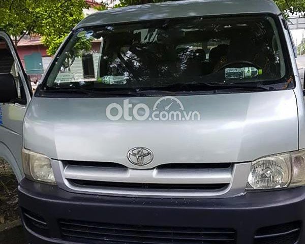 Cần bán Toyota Hiace năm sản xuất 2005, màu bạc, giá tốt