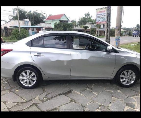 Cần bán gấp Toyota Vios 2014, màu bạc xe gia đình0