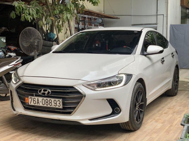 Xe Hyundai Elantra 2018, màu trắng còn mới