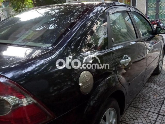 Bán xe Ford Focus 2007, màu đen xe gia đình0