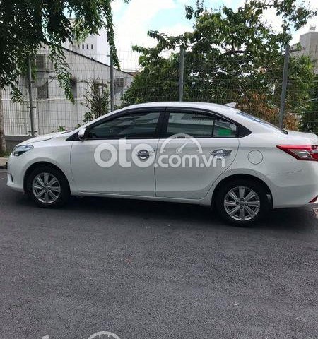 Cần bán lại xe Toyota Vios đời 2015, màu trắng số sàn, 285tr