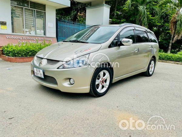 Bán Mitsubishi Grandis đời 2009, màu vàng cát số tự động, giá tốt