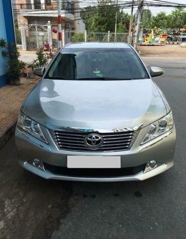 Bán Toyota Camry 2.5G năm sản xuất 2013, màu bạc như mới, giá tốt