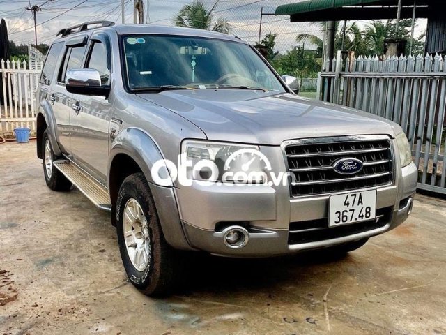 Cần bán gấp Ford Everest sản xuất năm 2007, màu bạc xe gia đình, giá chỉ 280 triệu0