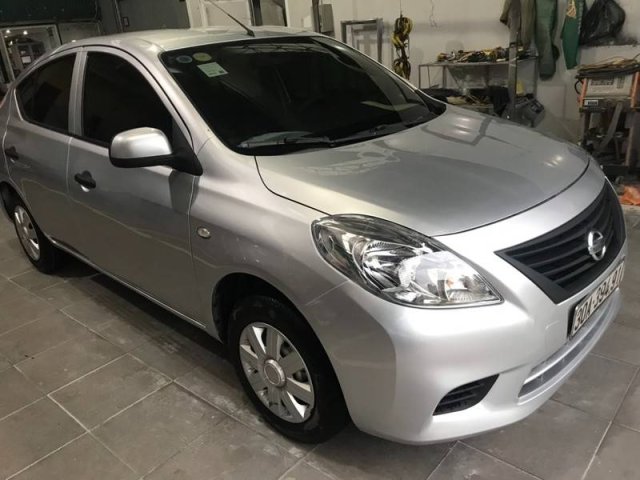 Cần bán xe Nissan Sunny 2014, màu bạc giá cạnh tranh0