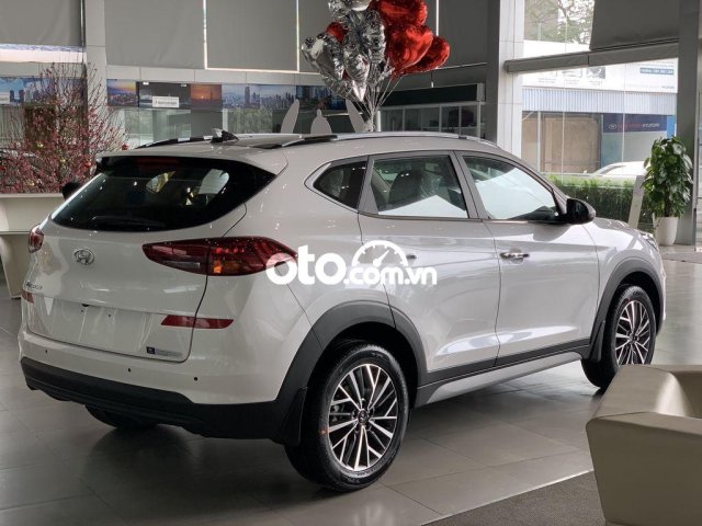 Bán Hyundai Tucson đời 2021, màu trắng giá cạnh tranh