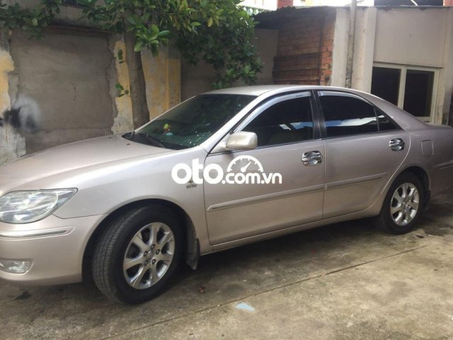 Bán Toyota Camry sản xuất năm 2004, màu bạc0