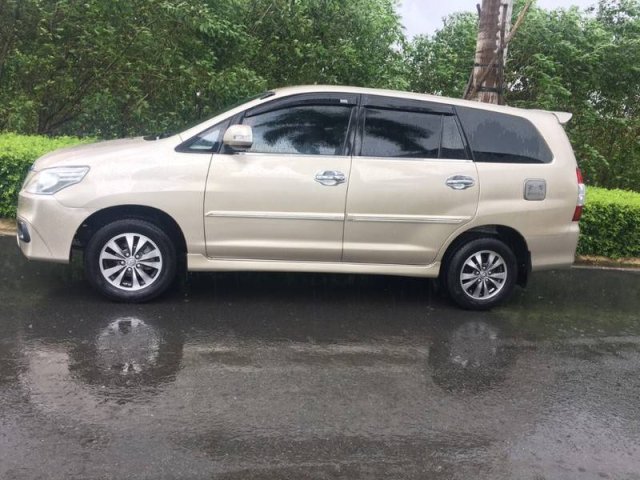 Cần bán gấp Toyota Innova E năm 2015 chính chủ