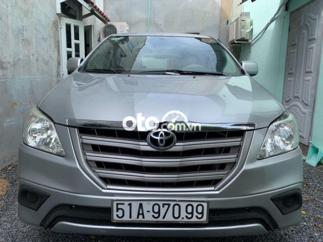 Bán Toyota Innova đời 2014, màu xám0