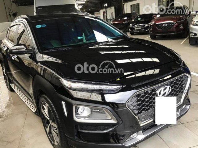 Cần bán lại xe Hyundai Kona 1.6 Turbo đời 2018, màu đen số tự động0