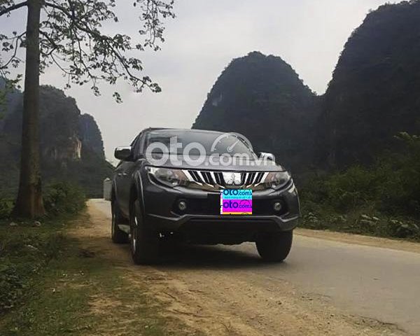 Cần bán lại xe Mitsubishi Triton 4x2 AT 2016, màu đen, nhập khẩu nguyên chiếc còn mới0