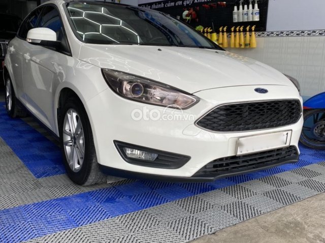 Cần bán gấp Ford Focus đời 2017 xe gia đình, giá tốt 495tr0