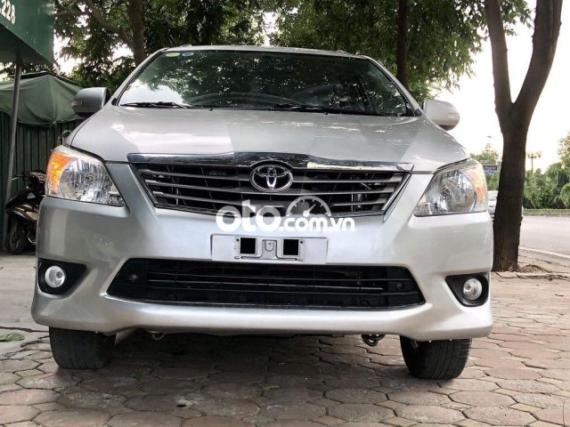 Cần bán gấp Toyota Innova sản xuất năm 2012, màu bạc còn mới, giá tốt0