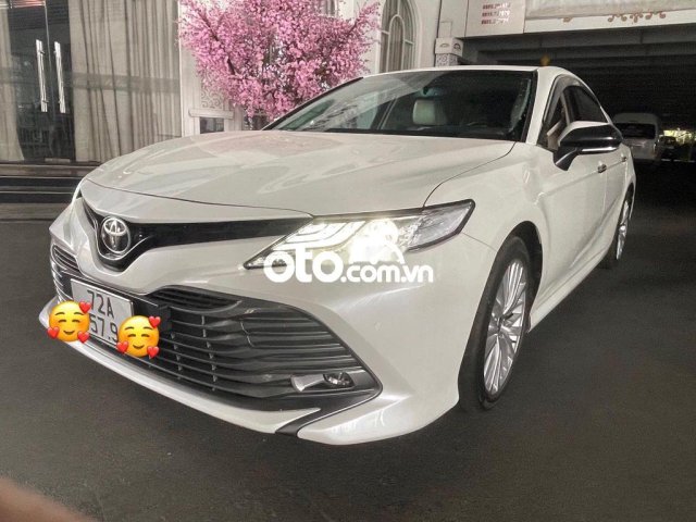 Bán Toyota Camry sản xuất 2020, màu trắng0