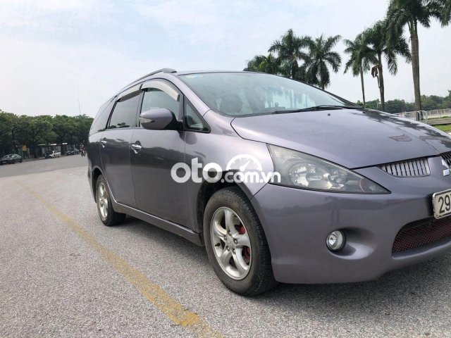 Cần bán Mitsubishi Grandis 2005, màu xám, nhập khẩu nguyên chiếc còn mới