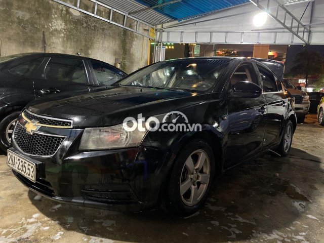 Cần bán Chevrolet Cruze đời 2012, màu đen còn mới