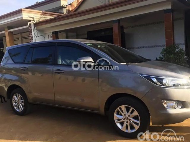 Bán xe Toyota Innova 2.0G sản xuất 2019, màu xám