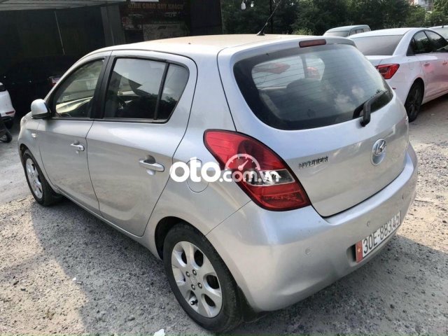 Cần bán gấp Hyundai i20 1.4 AT 2010, màu bạc, nhập khẩu nguyên chiếc, 268 triệu