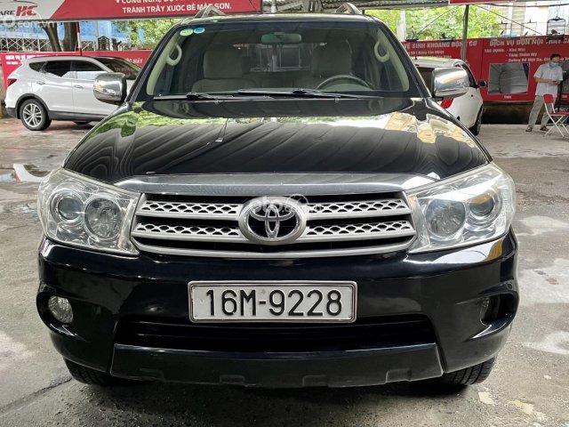 Bán Toyota Fortuner sản xuất 2009, màu đen số tự động