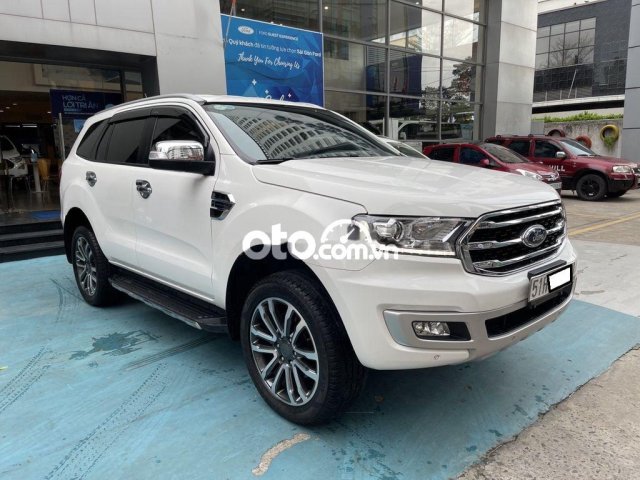 Bán ô tô Ford Everest Titanium sản xuất 2018 còn mới0