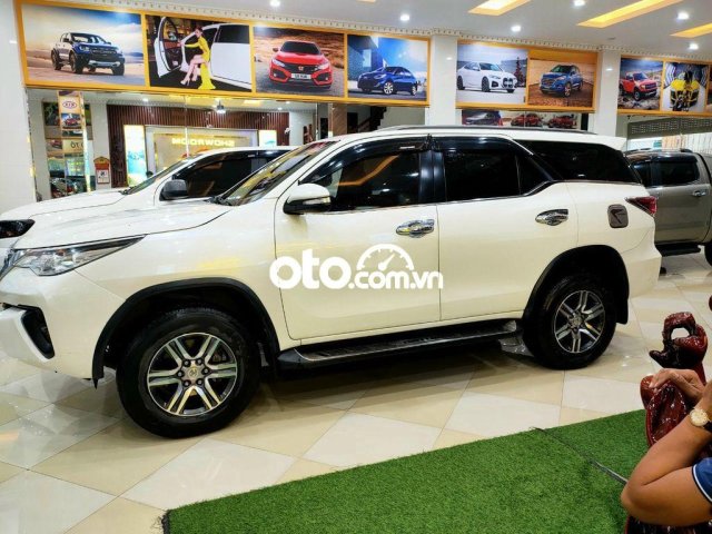 Cần bán xe Toyota Fortuner năm 2017, màu trắng, 750 triệu