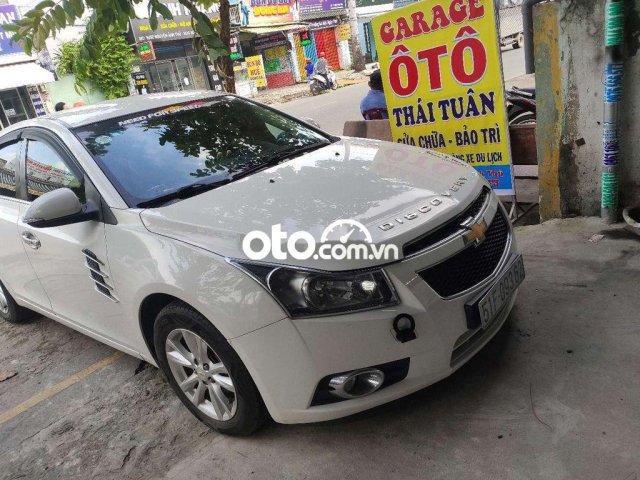 Bán Chevrolet Cruze đời 2015, màu trắng còn mới, 280tr0