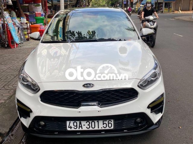 Bán Kia Cerato 1.6 AT Luxury sản xuất năm 2019, màu trắng còn mới, giá chỉ 560 triệu0