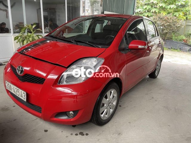 Cần bán xe Toyota Yaris năm 2011, màu đỏ, nhập khẩu xe gia đình, giá tốt0