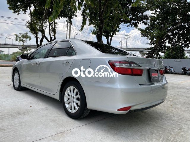 Bán xe Toyota Camry 2.0E đời 2015, màu bạc, 700 triệu0