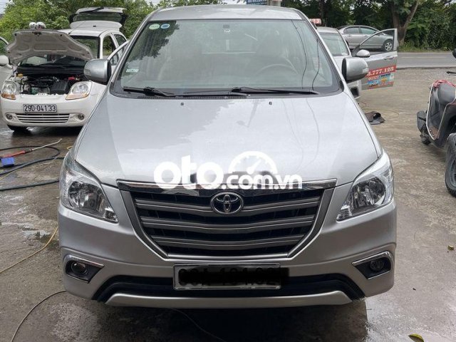 Bán xe Toyota Innova sản xuất năm 2015, màu bạc còn mới0